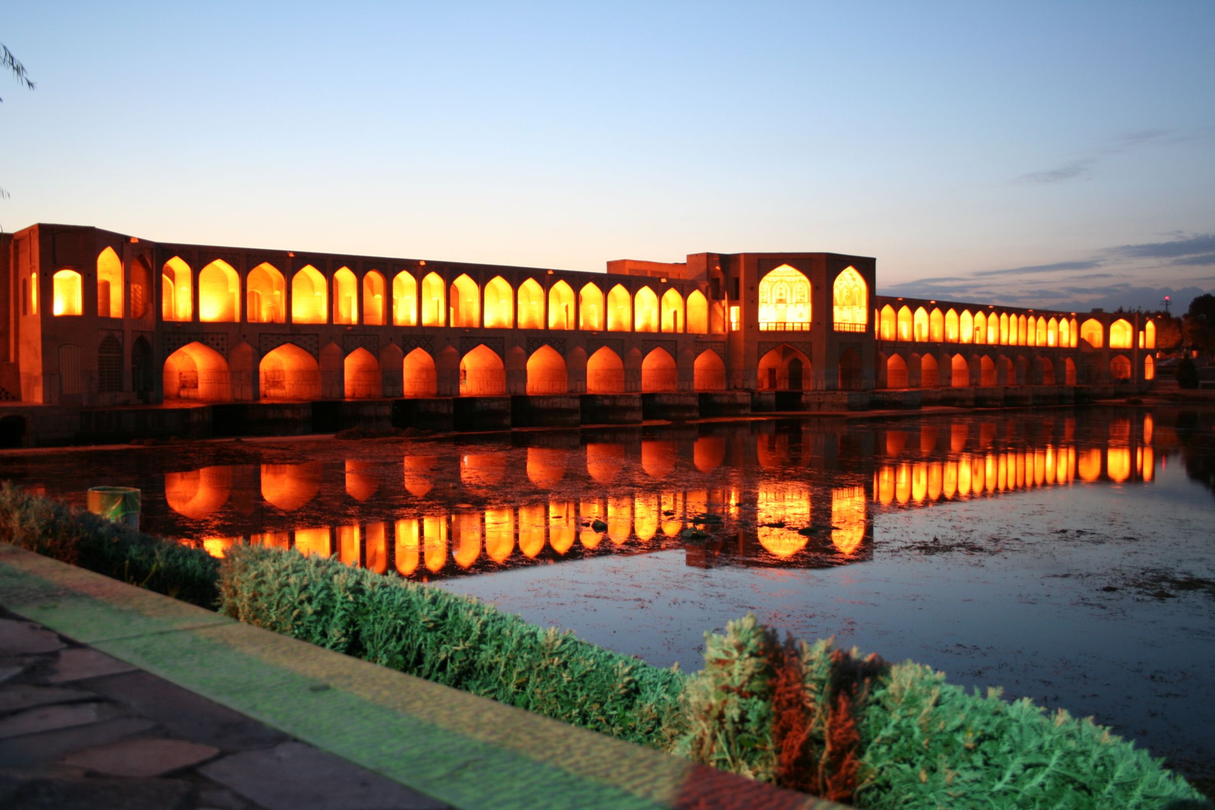http://iran.livedead.org/isfahan/