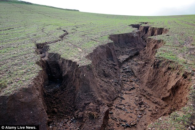 http://www.dailymail.co.uk/news/article-2551912/Severe-soil-erosion-causes-5ft-gullies-field-without-crops-prior-heavy-winter-rain.htmlenter image source here