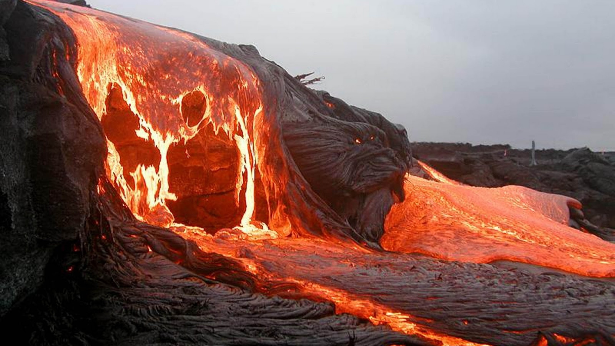 https://www.reddit.com/r/lavaporn/comments/29zo27/flowing_lava_in_hawaii_unknown_photographer/